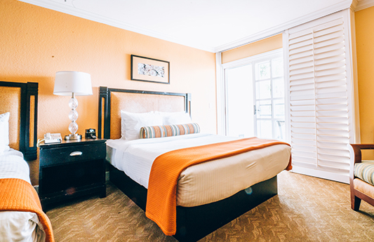 Carlsbad-Inn-Resort-Accommodation-Queen-California-San-Diego