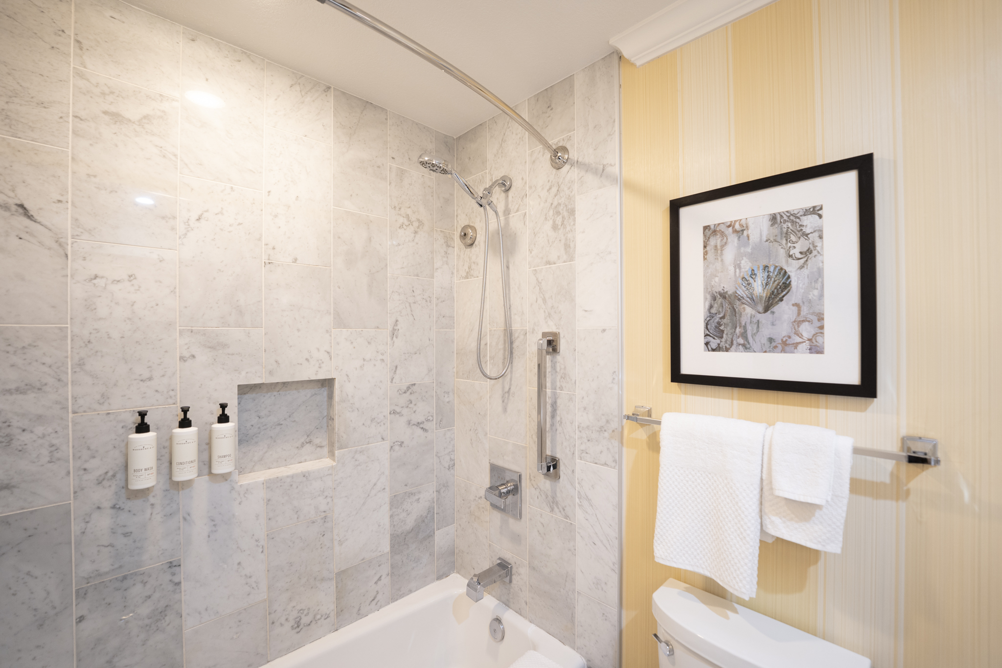 DblQueen-Bath-2